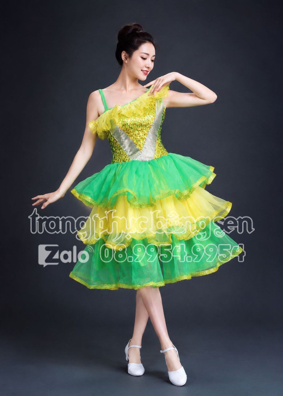 Đầm múa người lớn kim sa chéo vai váy 3 tầng