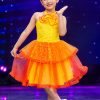 Đầm múa trẻ em cổ yếm vàng bông ngực