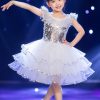 Đầm múa trẻ em kim sa trắng 3 tầng bèo cổ