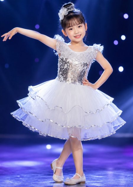 Đầm múa trẻ em kim sa trắng 3 tầng bèo cổ