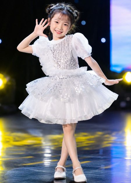 Đầm múa trẻ em kim sa trắng viền bạc