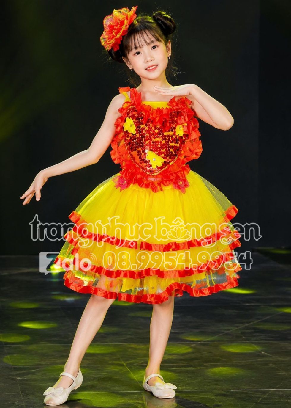 Đầm múa trẻ em kim sa vàng ngực tim đỏ váy 3 tầng