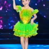 Đầm múa trẻ em kim sa vàng xanh lá cổ yếm bông to
