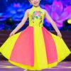 Đầm múa voan dài vàng hồng trẻ em ngực thêu hoa