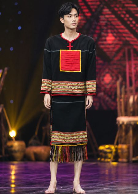 Dân tộc Ê Đê (Tây Nguyên) nam thổ cẩm đen