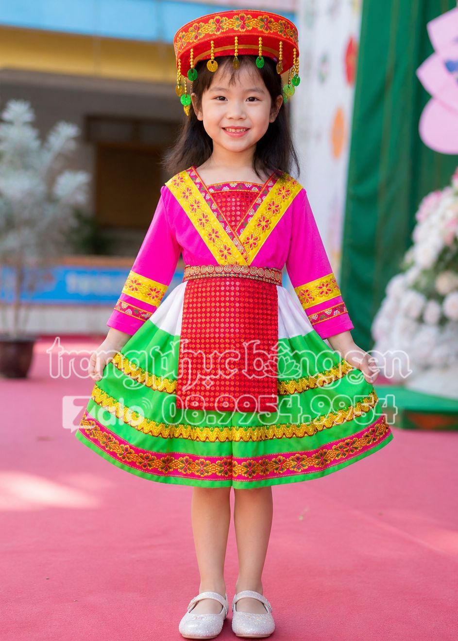 trang phục dân tộc mèo trẻ em áo thun hồng viền vàng váy phi xanh
