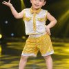 Đồ múa hiện đại mầm non quần áo kim sa trắng vàng cổ gắn cà vạt