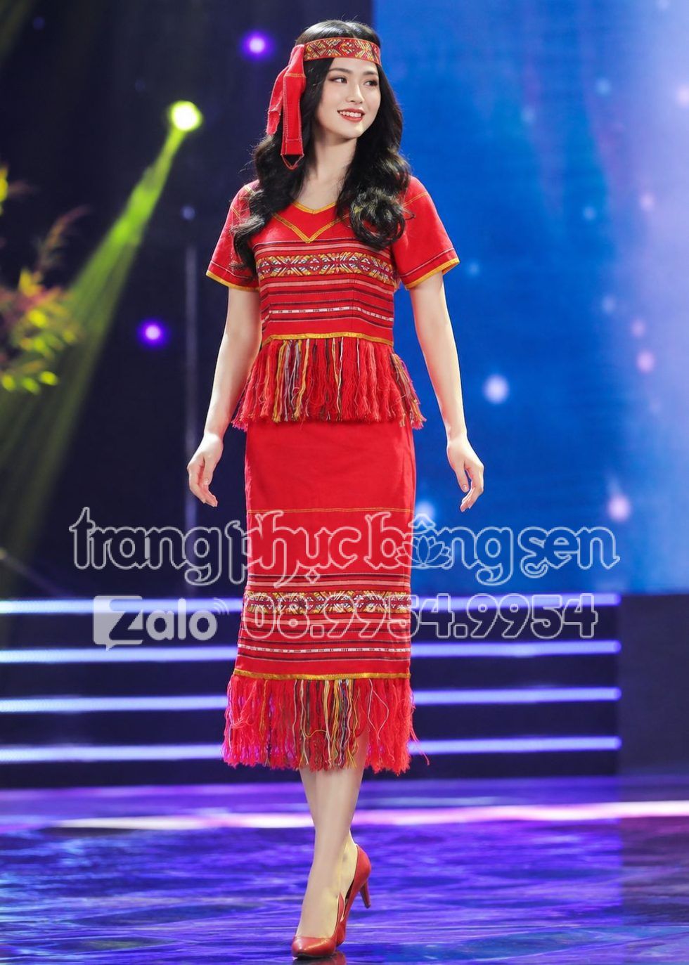 Tây Nguyên nữ - Áo váy đỏ thổ cẩm