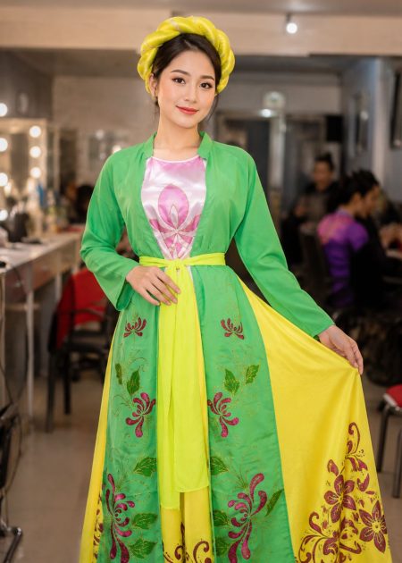 thuê áo tứ thân tà vẽ màu xanh lá