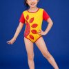 thuê đồ nhảy aerobic mầm non nam vàng tay đỏ vẽ hoa hướng dương