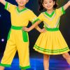 thuê đồ nhảy cổ động nam vàng phối xanh lá