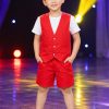 thuê đồ sự kiện quần short kaki trẻ em màu đỏ