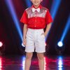 thuê đồ sự kiện quần short kaki trẻ em màu trắng