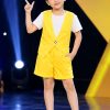 thuê đồ sự kiện quần short kaki trẻ em màu vàng