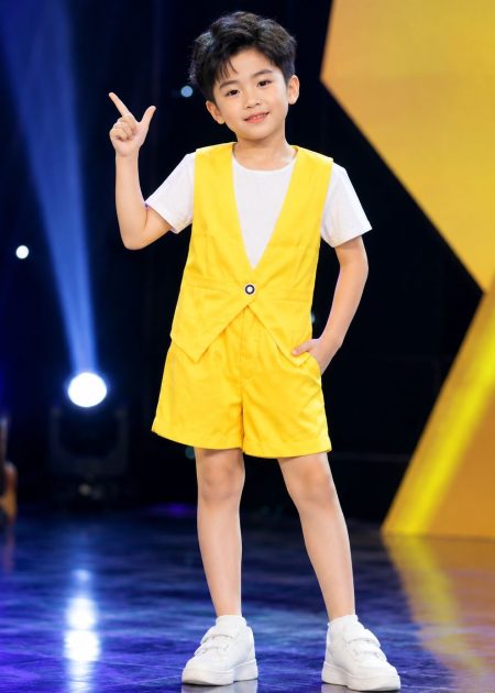 thuê đồ sự kiện quần short kaki trẻ em màu vàng