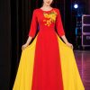 Thuê đồ văn nghệ áo dài lụa đỏ cổ tròn tay lỡ ngực hoa 3D