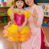 thuê váy múa mầm non kim sa vàng ngực tim hồng