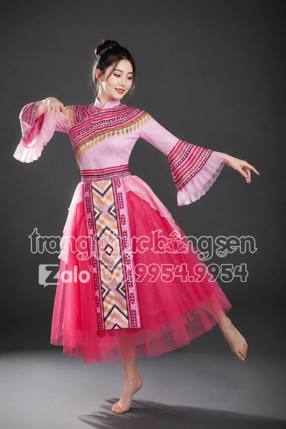 Trang phục dân tộc Mèo H'Mông màu hồng truyền thống