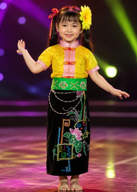 Trang phục dân tộc Thái mầm non nữ áo kim sa vàng váy đen