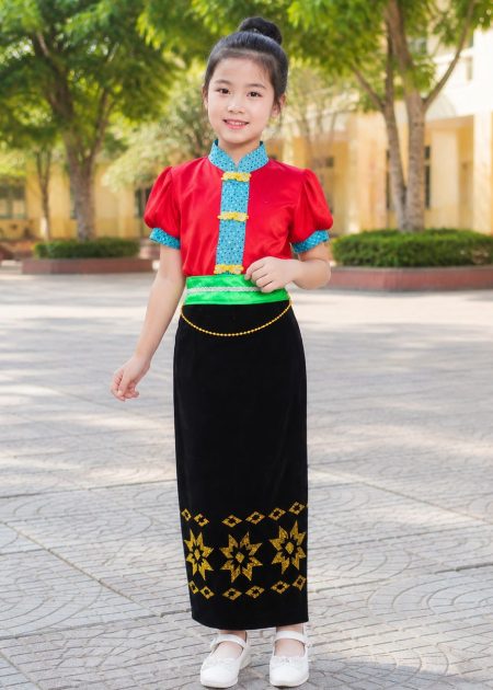 trang phục dân tộc Thái tiểu học đỏ