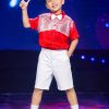 Trang phục hát múa trẻ em nam sơ mi kim sa đỏ quần short