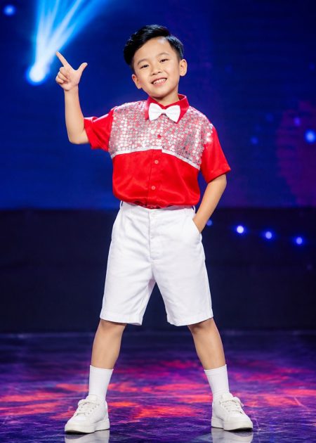 Trang phục hát múa trẻ em nam sơ mi kim sa đỏ quần short