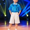 Trang phục hát múa trẻ em nam sơ mi kim sa sọc xanh dương quần short