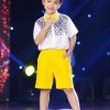 Trang phục hát múa trẻ em nam sơ mi kim sa trắng quần short