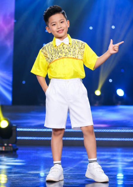Trang phục hát múa trẻ em nam sơ mi kim sa vàng quần short