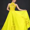 Trang phục múa hát đầm voan vàng cổ trụ