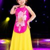 yếm mầm non màu hồng hoa trắng trang phục múa trẻ em