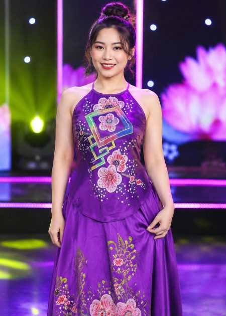 yem ve mau tim trang phục múa