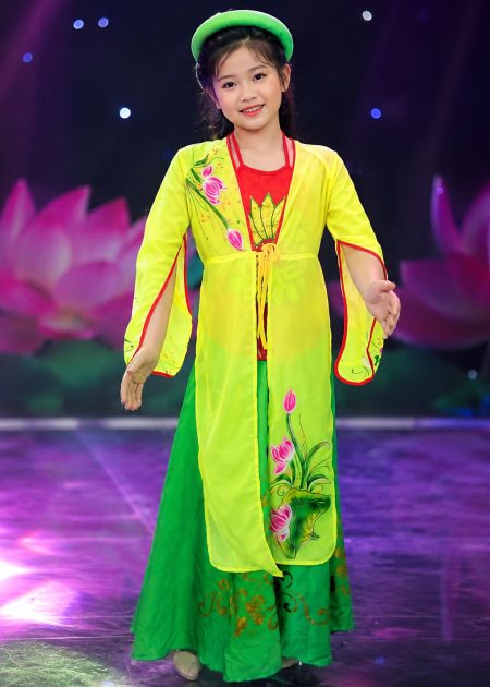 Tứ thân trẻ em màu vàng vẽ sen tay xẻ