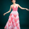 thuê váy múa sen da cánh xếp nhiều tầng