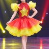 Váy múa trẻ em kim sa đỏ vàng ngực sao vàng
