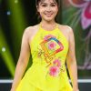 Yếm vẽ màu vàng - Sân khấu