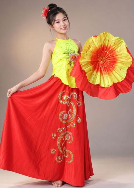 thuê váy múa yếm cườm váy đụp