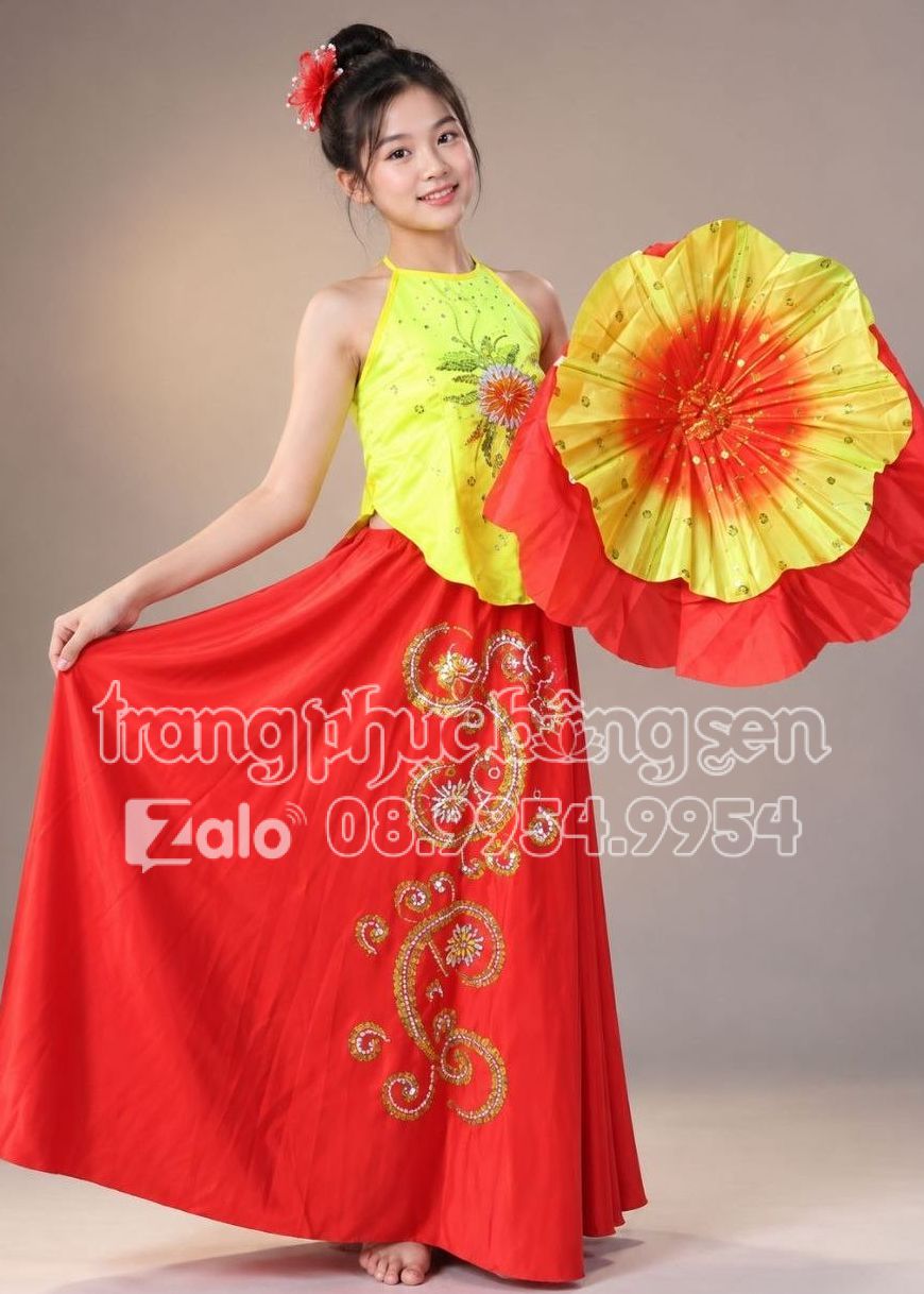 thuê váy múa yếm cườm váy đụp